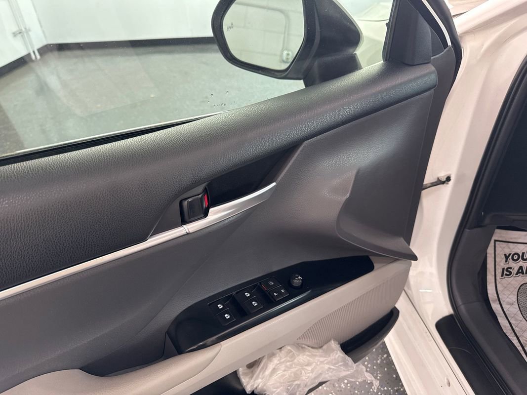 Used 2018 Toyota Camry SE w/ Audio Package image 10