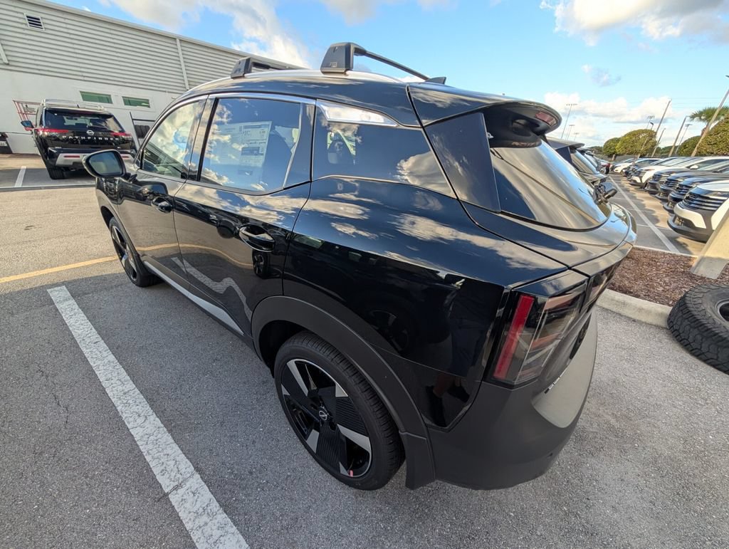 New 2025 Nissan Kicks SR w/ Illumination Package FWD image 8