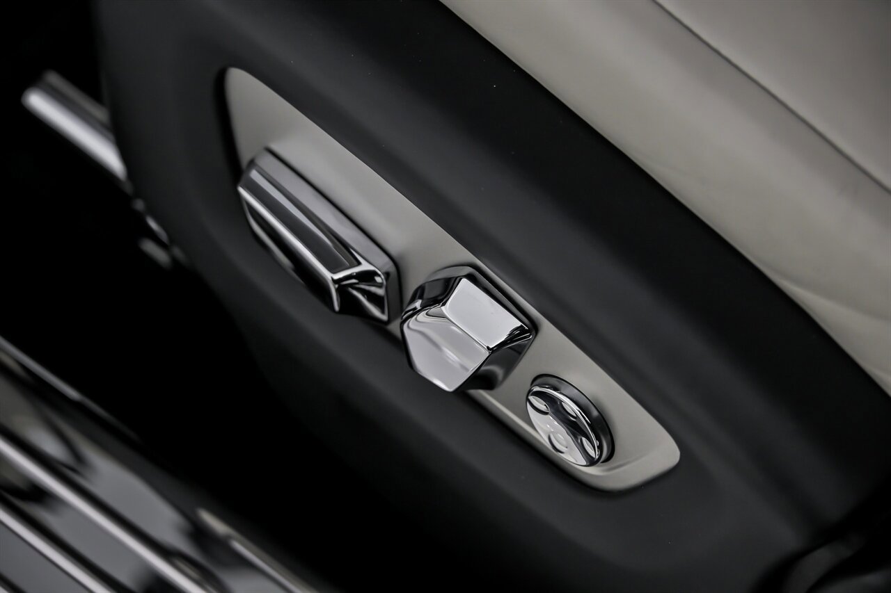 Used 2019 Rolls-Royce Wraith image 27