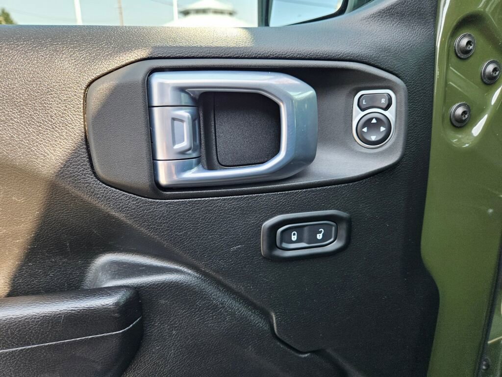 Used 2021 Jeep Gladiator Sport image 17