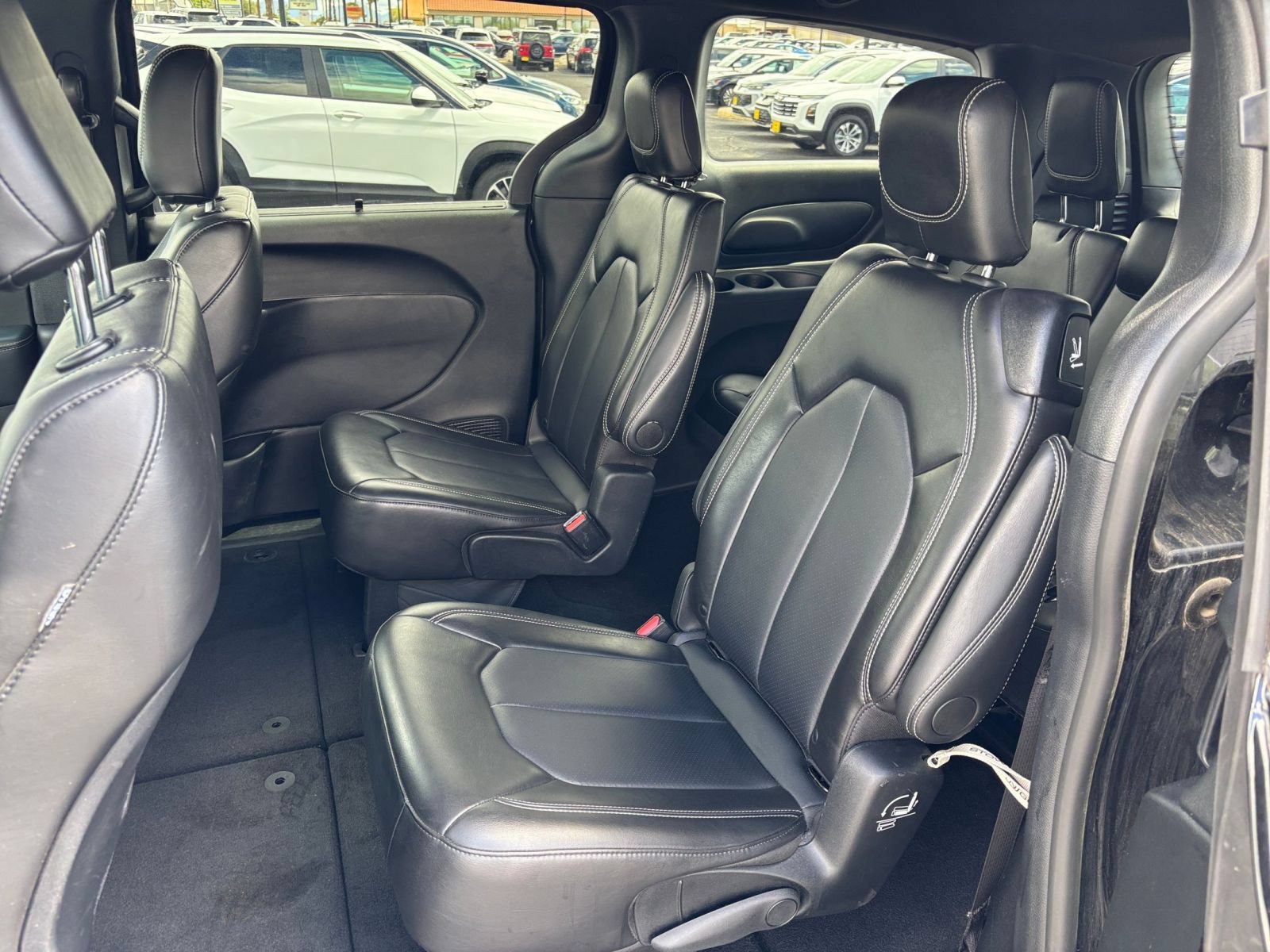 Used 2025 Chrysler Pacifica Select FWD image 40