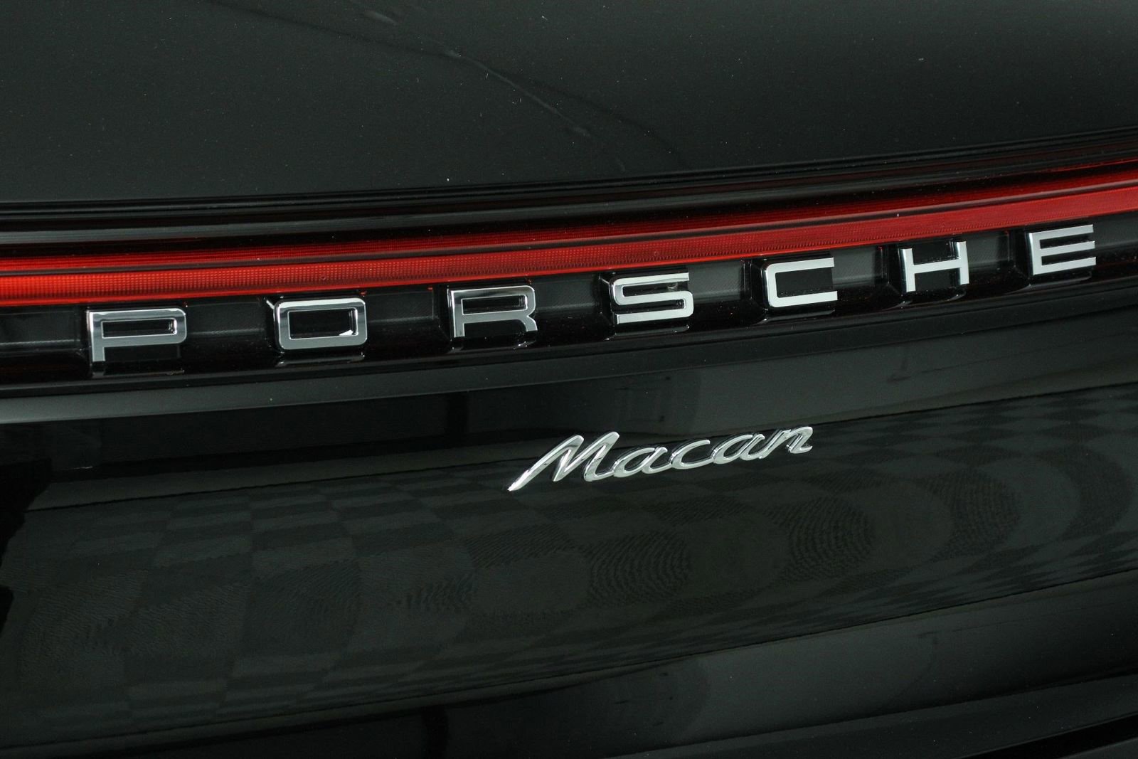Certified 2025 Porsche Macan image 22