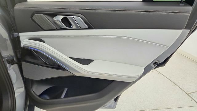 Used 2026 BMW X6 xDrive40i w/ Climate Comfort Package image 29