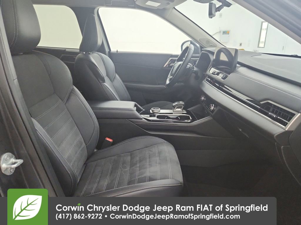 Used 2025 Mitsubishi Outlander SE image 34