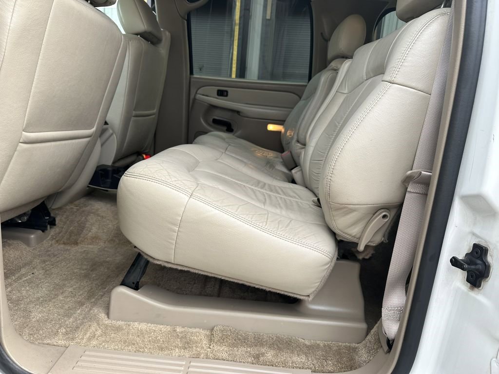 Used 2002 Chevrolet Suburban LT image 13