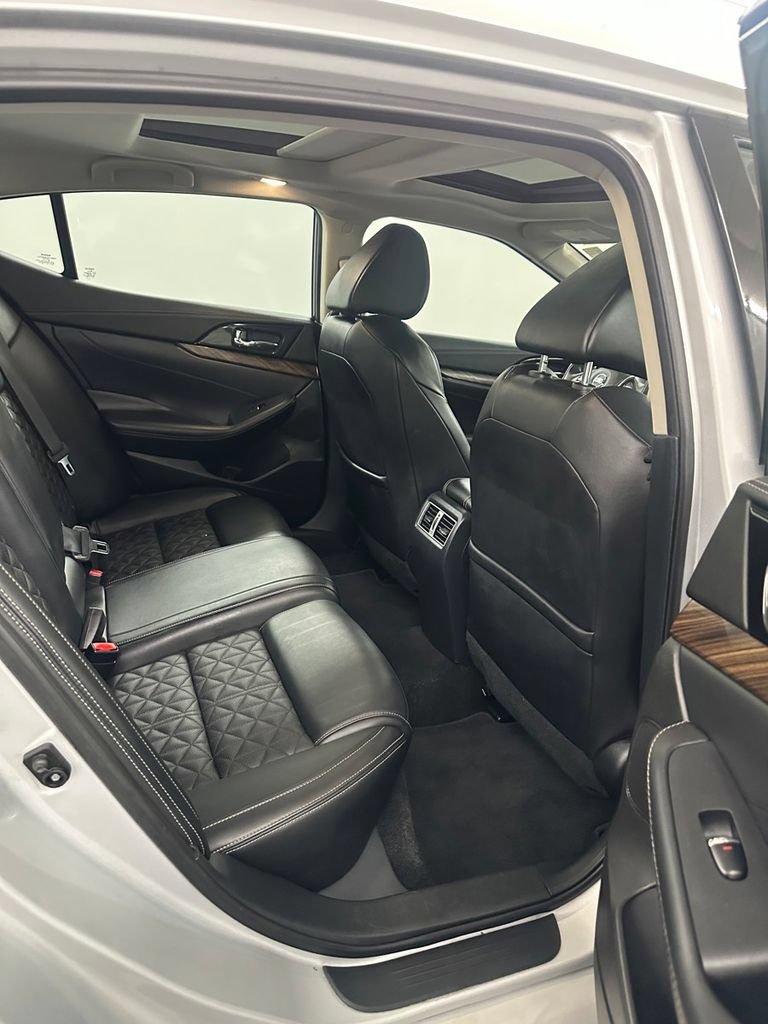 Used 2017 Nissan Maxima Platinum FWD image 31