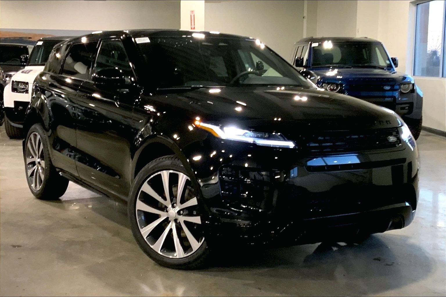 New 2026 Land Rover Range Rover Evoque Dynamic SE image 2