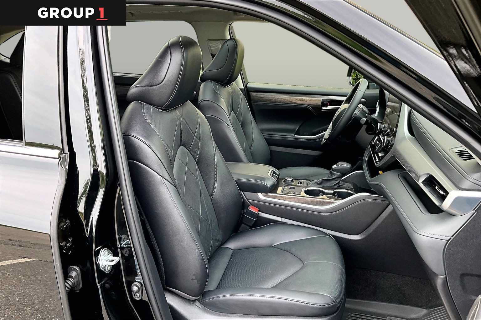 Certified 2025 Toyota Highlander Platinum AWD/4WD image 8