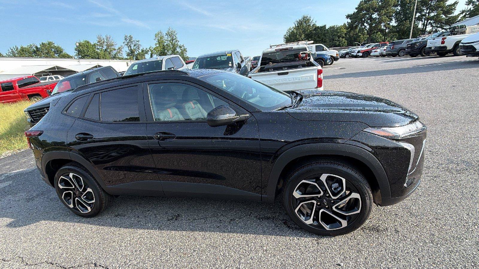 New 2026 Chevrolet Trax RS w/ Sunroof Package FWD image 9