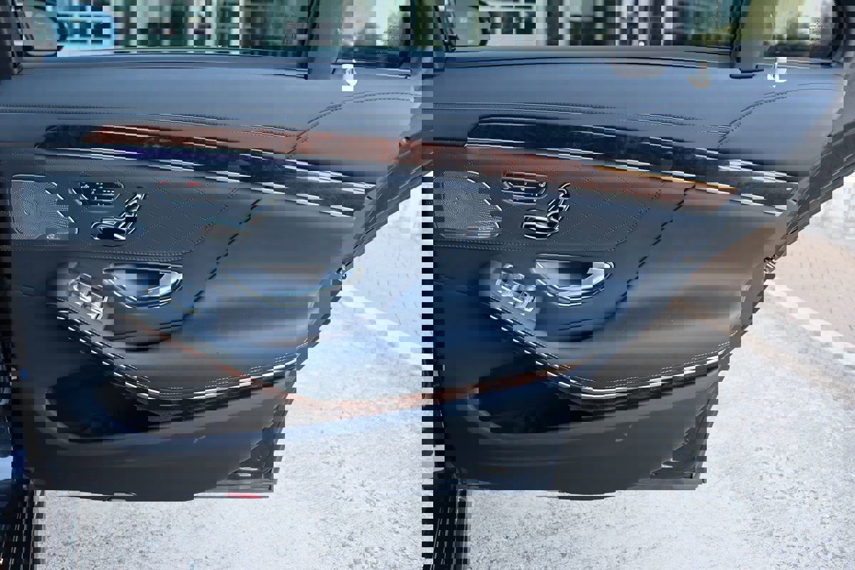 Used 2019 Mercedes-Benz S 560 Sedan w/ AMG Line Exterior image 39