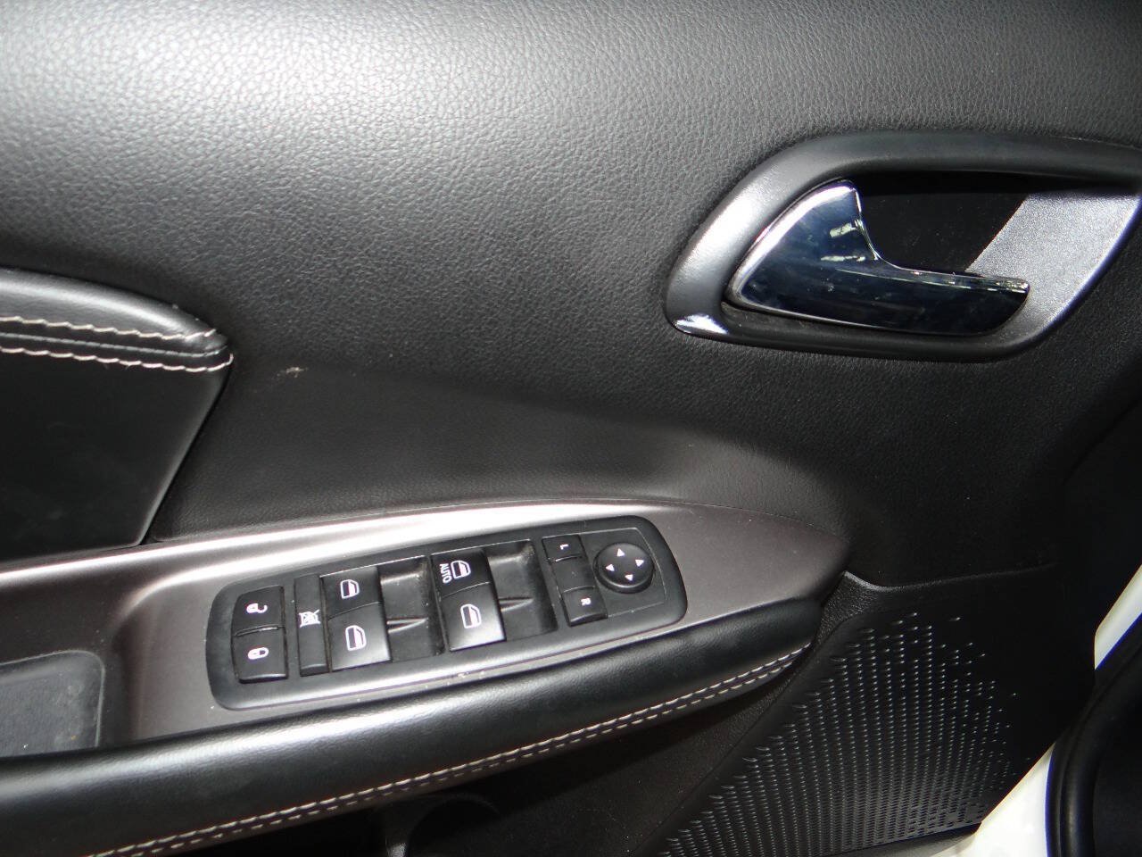 Used 2017 Dodge Journey Crossroad FWD image 12