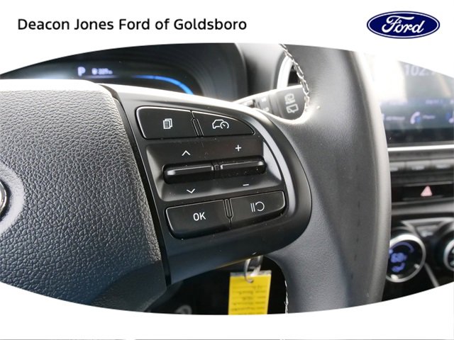 Used 2023 Hyundai Venue SEL image 22