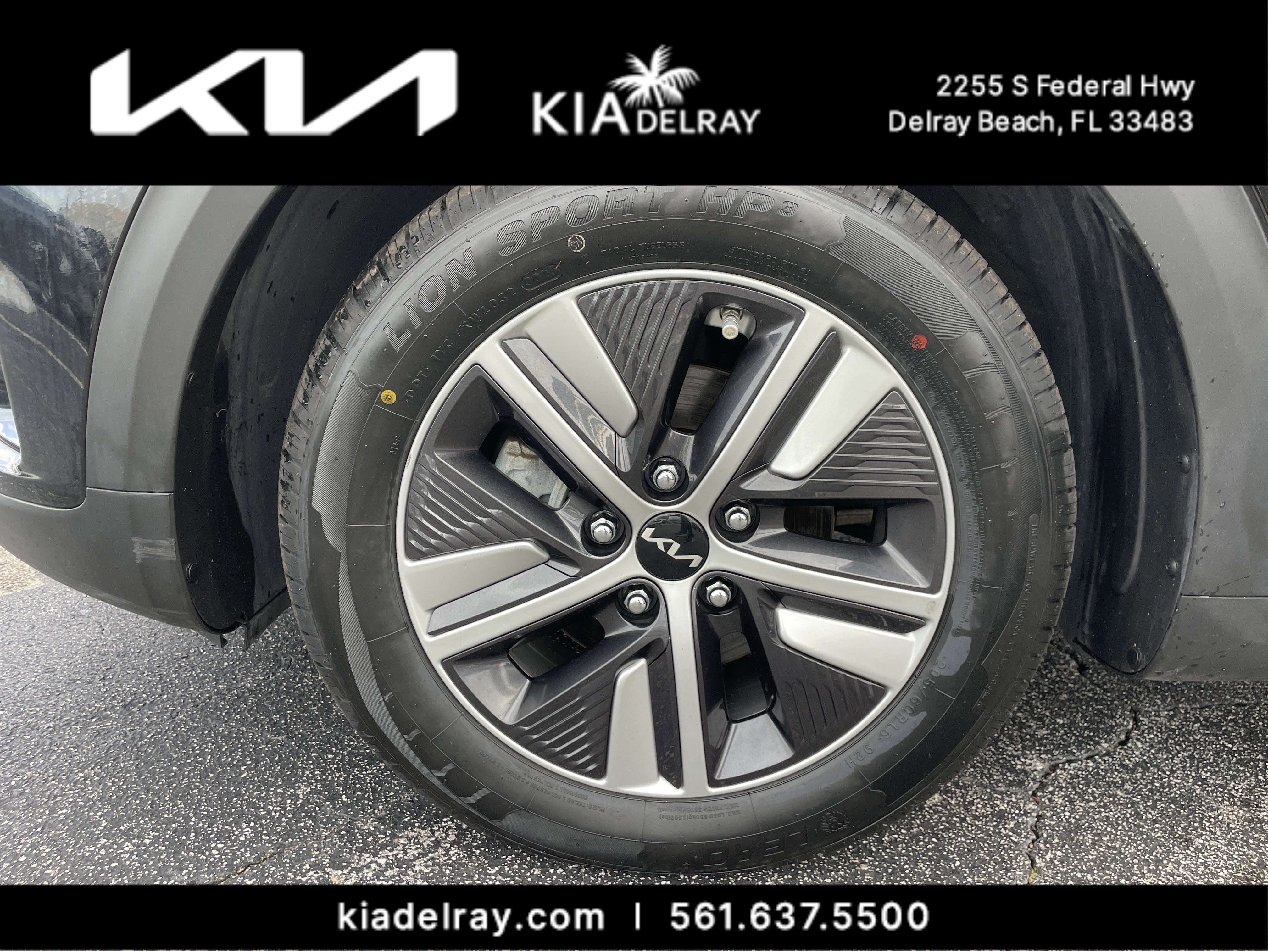 Certified 2022 Kia Niro EX image 28