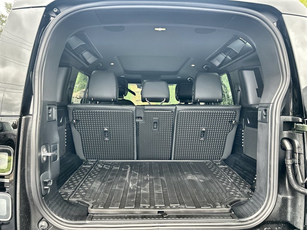 New 2026 Land Rover Defender 110 X-Dynamic SE AWD/4WD image 18