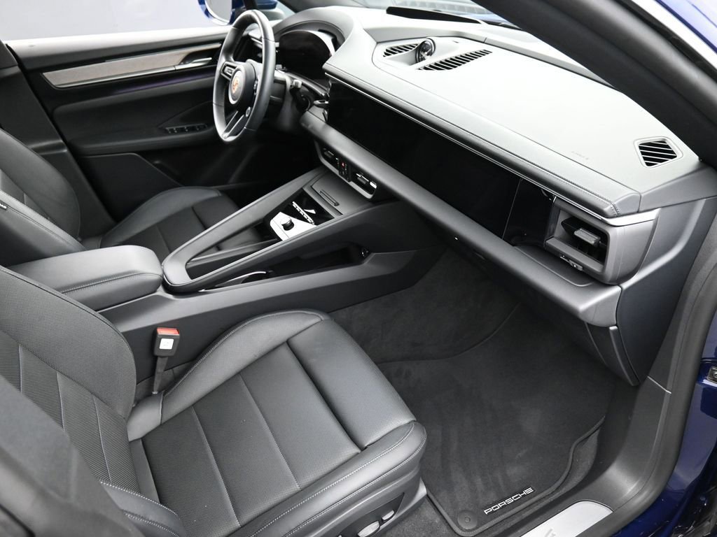 Certified 2024 Porsche Macan 4 Electric image 33