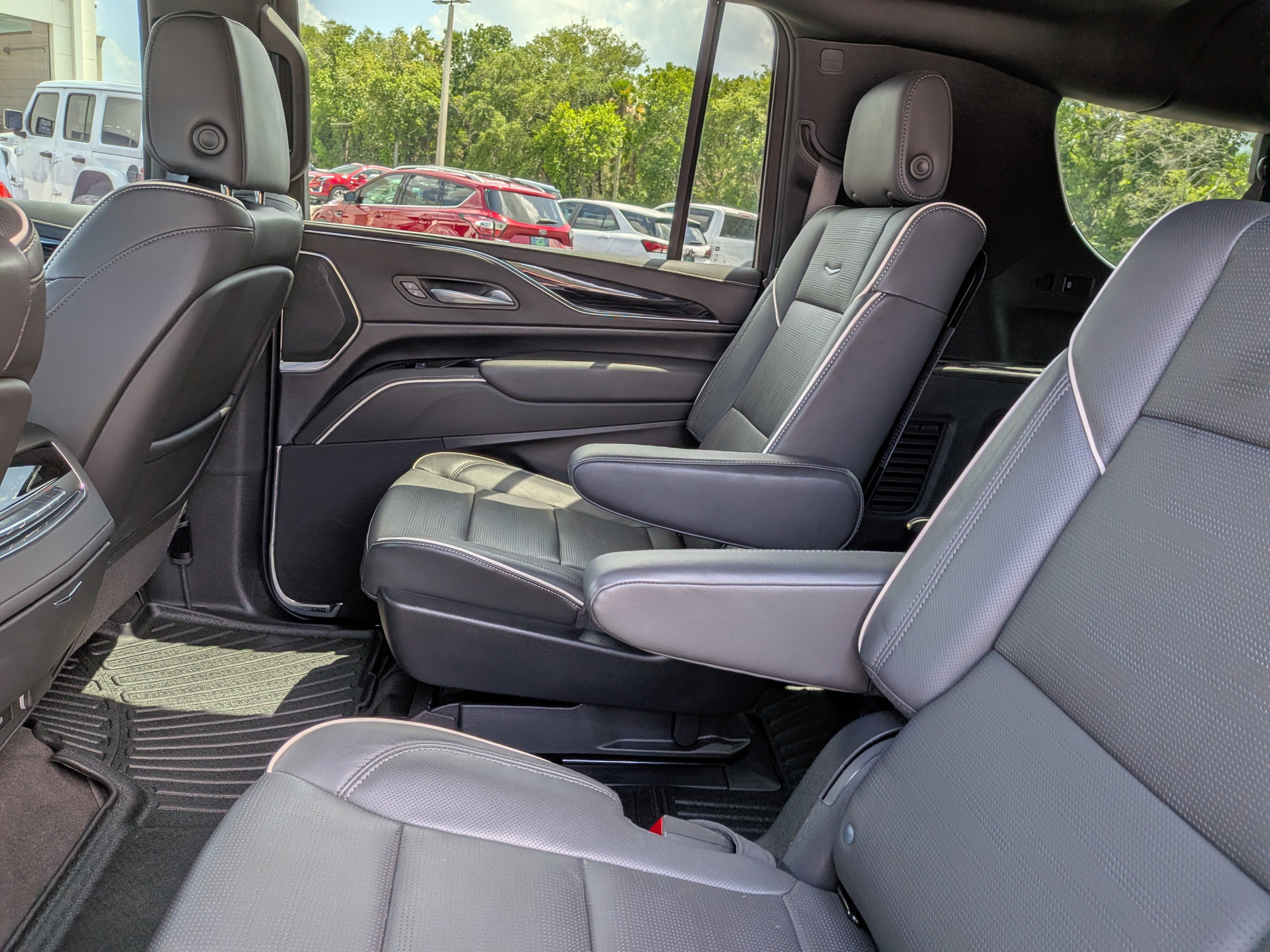 Certified 2024 Cadillac Escalade ESV Sport w/ Heavy-Duty Trailer Package RWD image 17