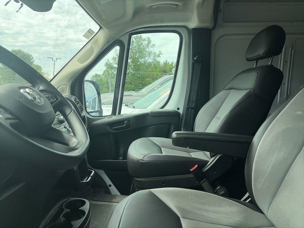 Used 2025 RAM ProMaster 2500 w/ Convenience Group FWD image 4