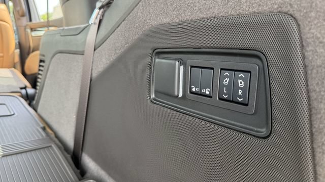 Used 2025 Cadillac Escalade Premium Luxury w/ LPO, Floor Liner Package AWD/4WD image 23