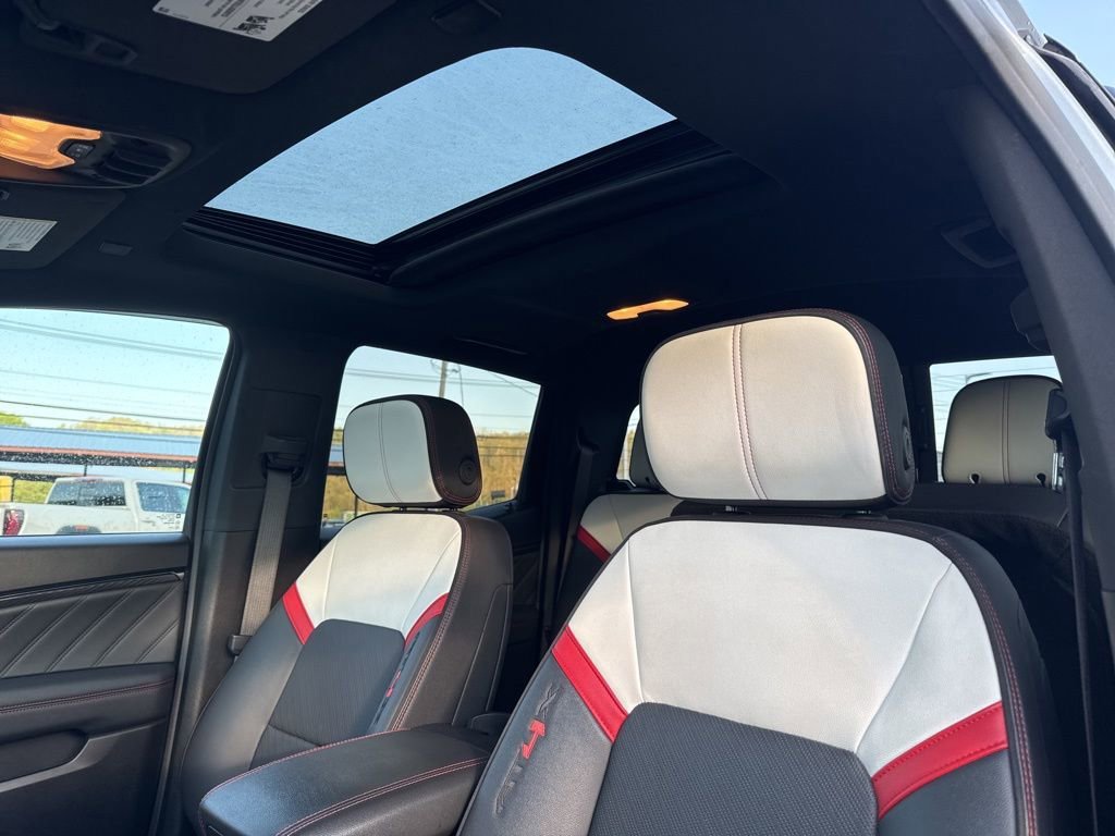 Used 2024 GMC Canyon AT4X AWD/4WD image 9