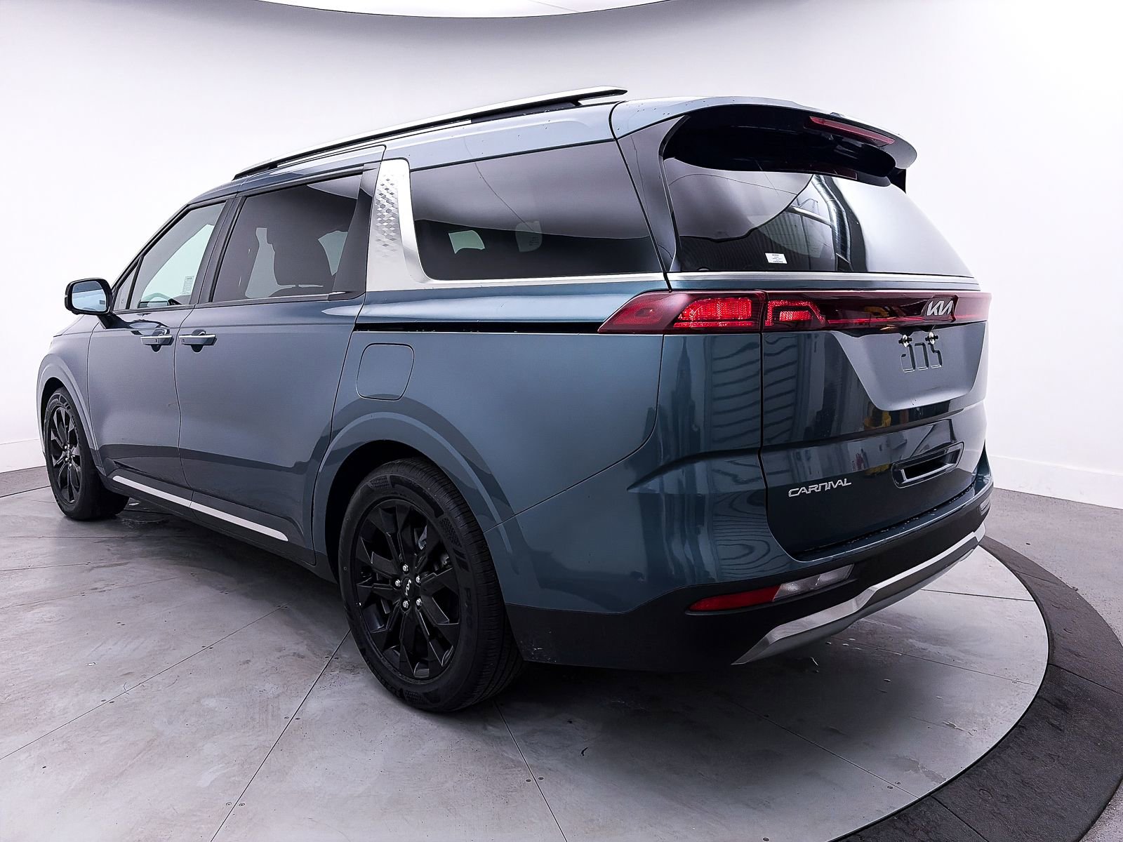 Certified 2024 Kia Carnival SX image 13