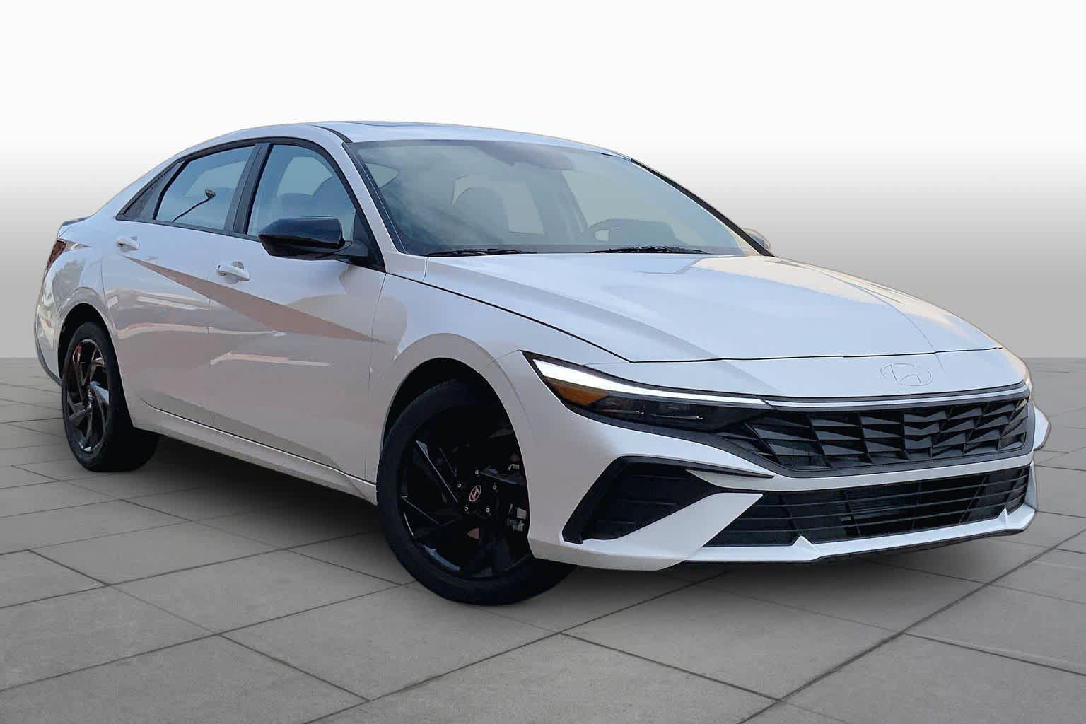 New 2026 Hyundai Elantra SEL Sport FWD image 2