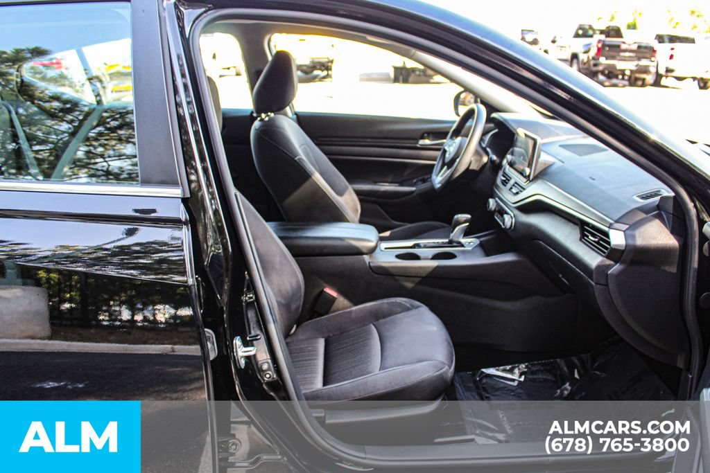 Used 2025 Nissan Altima 2.5 SV FWD image 21