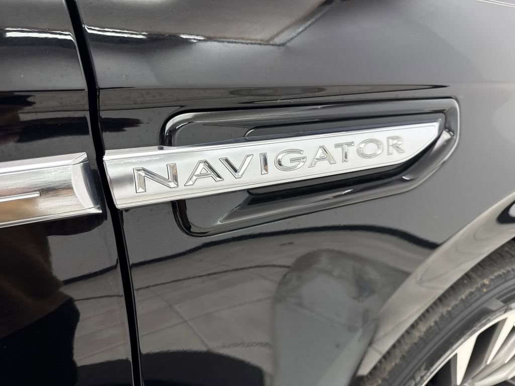 Used 2020 Lincoln Navigator Reserve image 24
