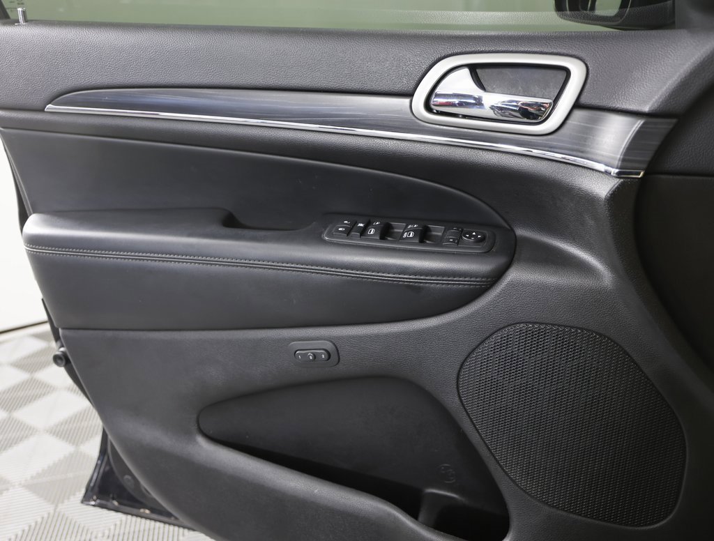 Used 2020 Jeep Grand Cherokee Limited w/ Luxury Group II image 29