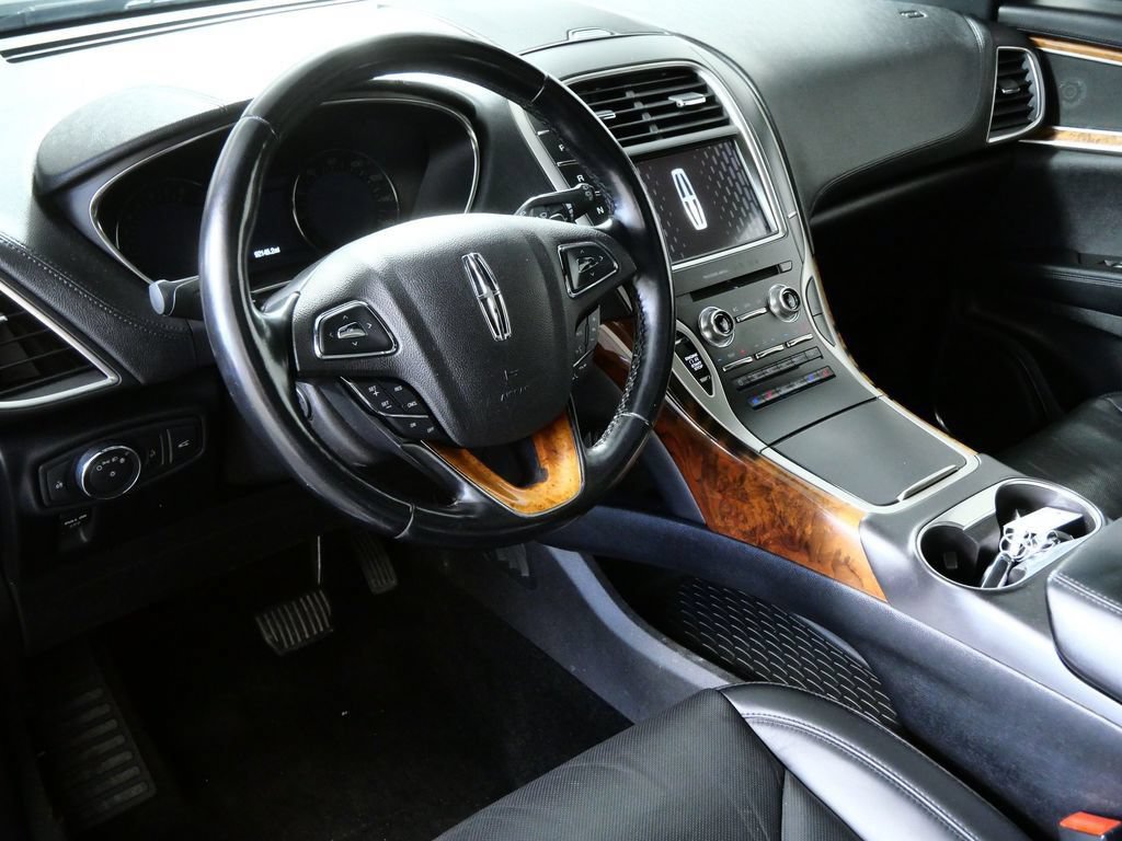 Used 2018 Lincoln MKX Reserve w/ Lincoln MKX Climate Package AWD/4WD image 3