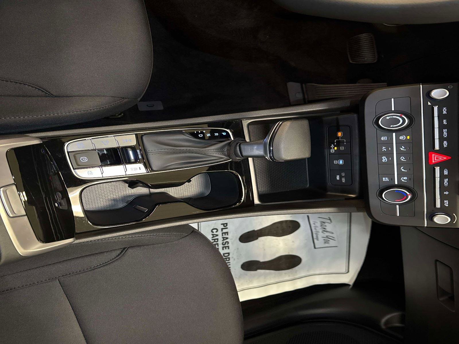 Certified 2025 Hyundai Tucson SE image 24