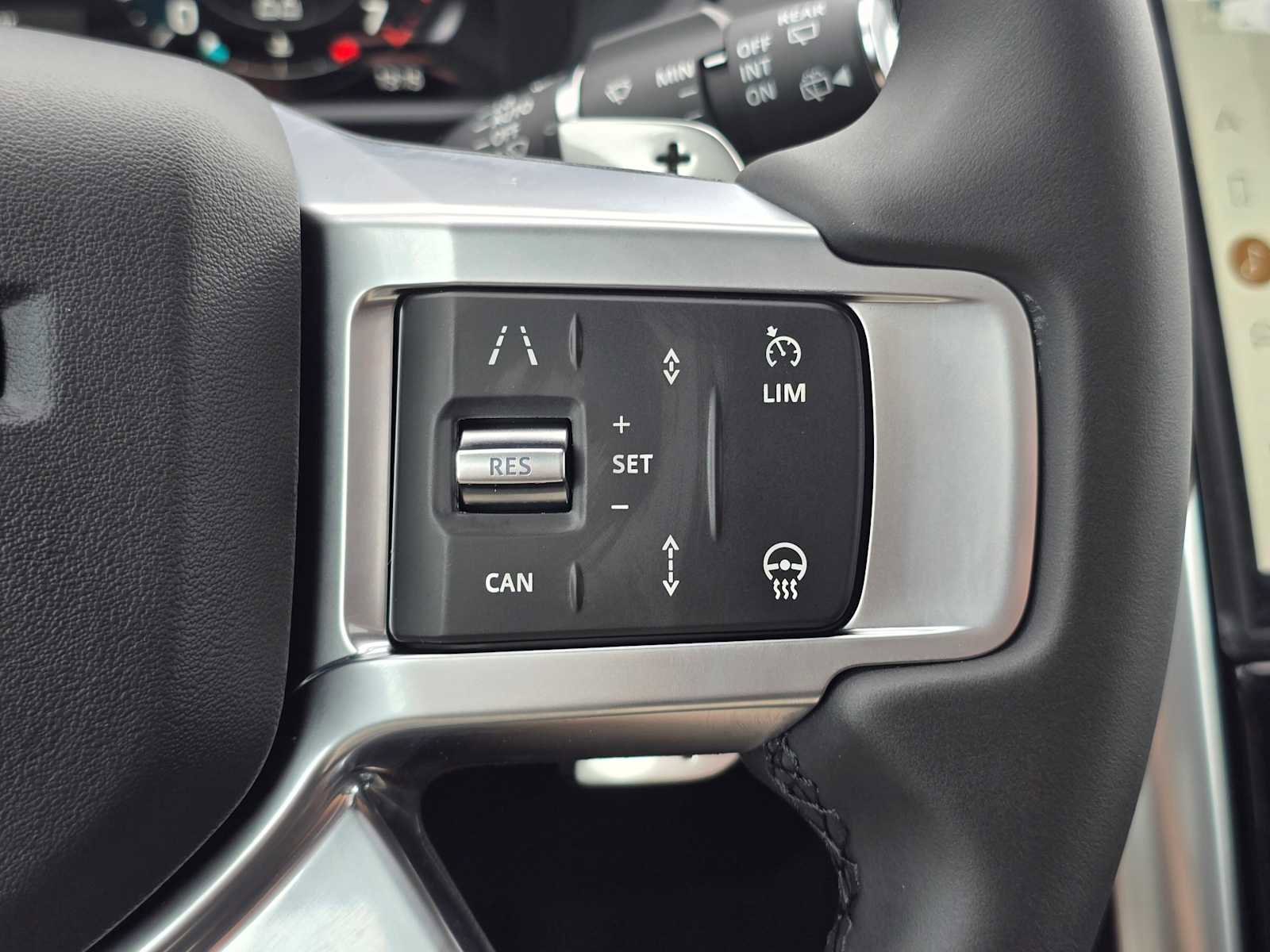 New 2025 Land Rover Discovery S image 33