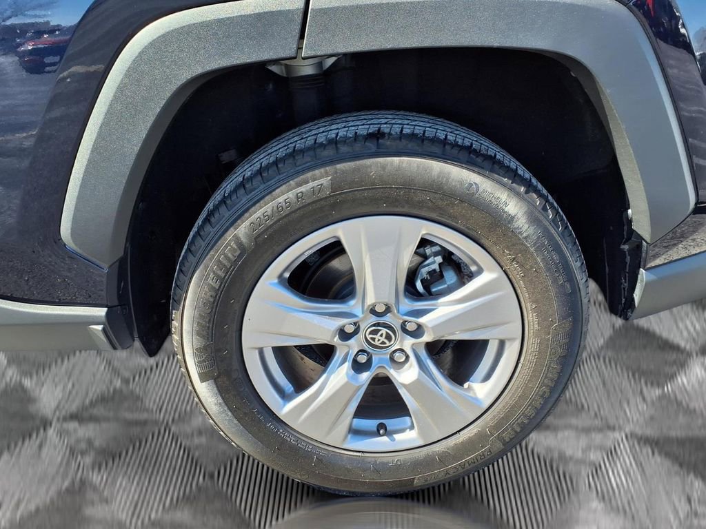Used 2025 Toyota RAV4 XLE AWD/4WD image 20