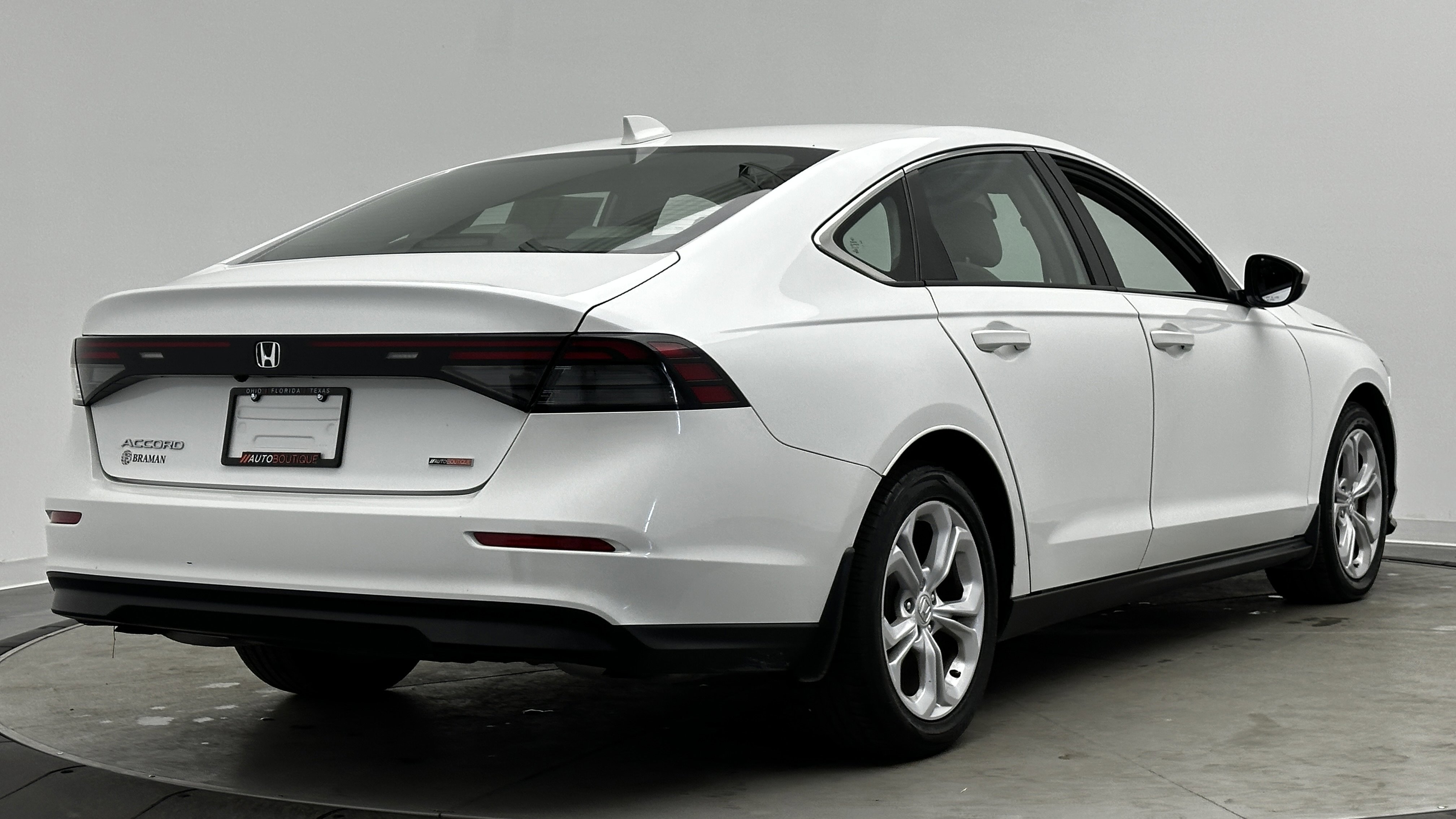 Used 2025 Honda Accord LX image 7