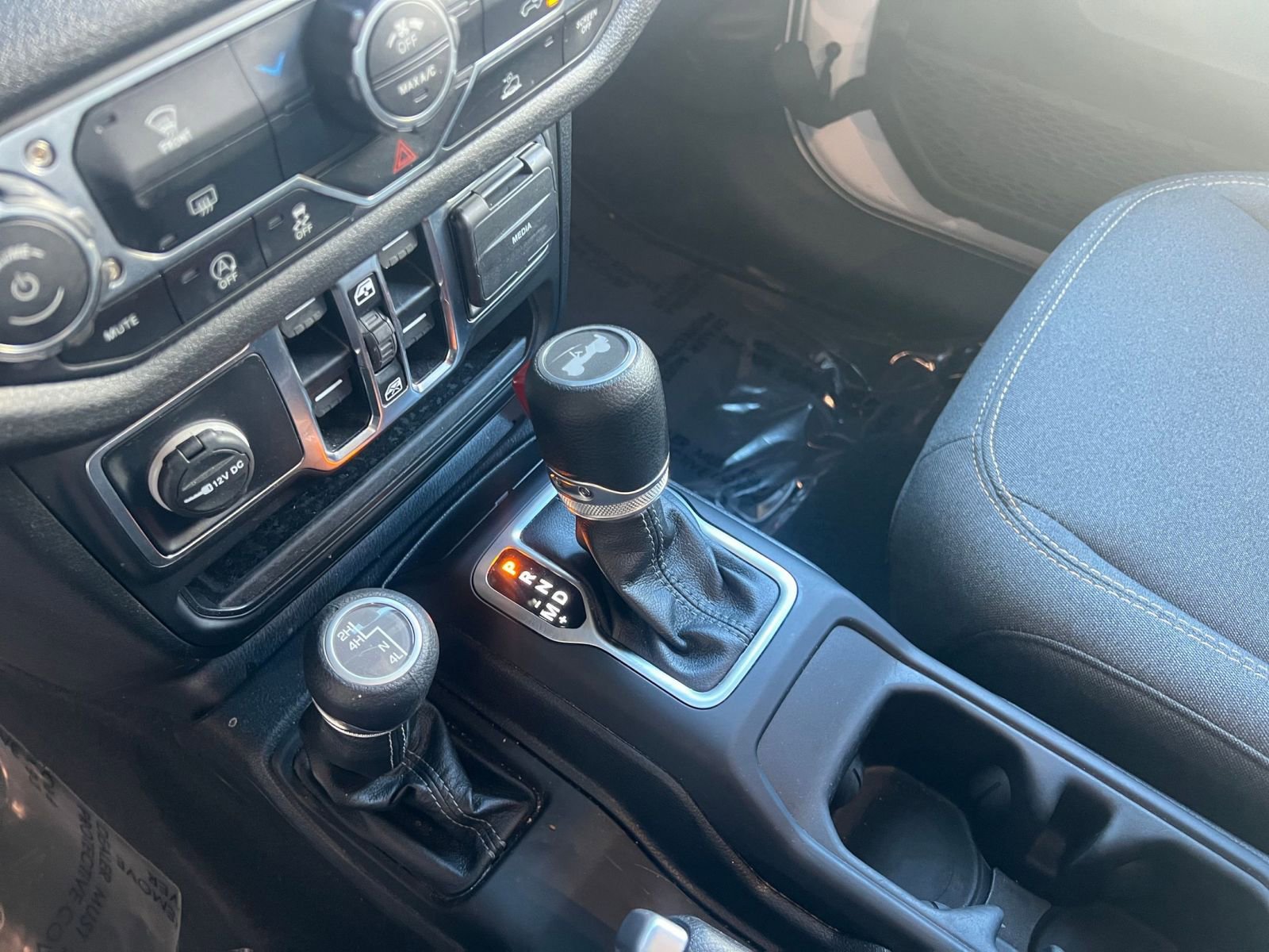 Used 2025 Jeep Wrangler Sport S image 41