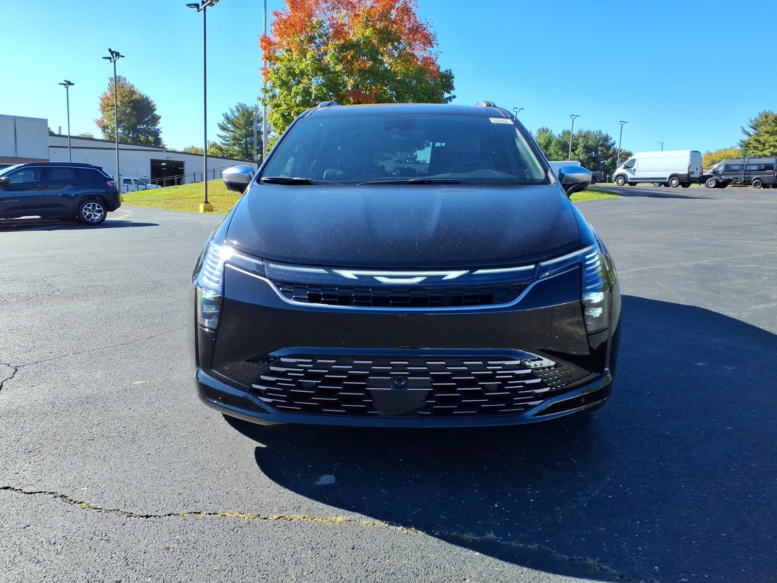 New 2027 Chrysler Pacifica Pinnacle w/ Theater Group FWD image 2