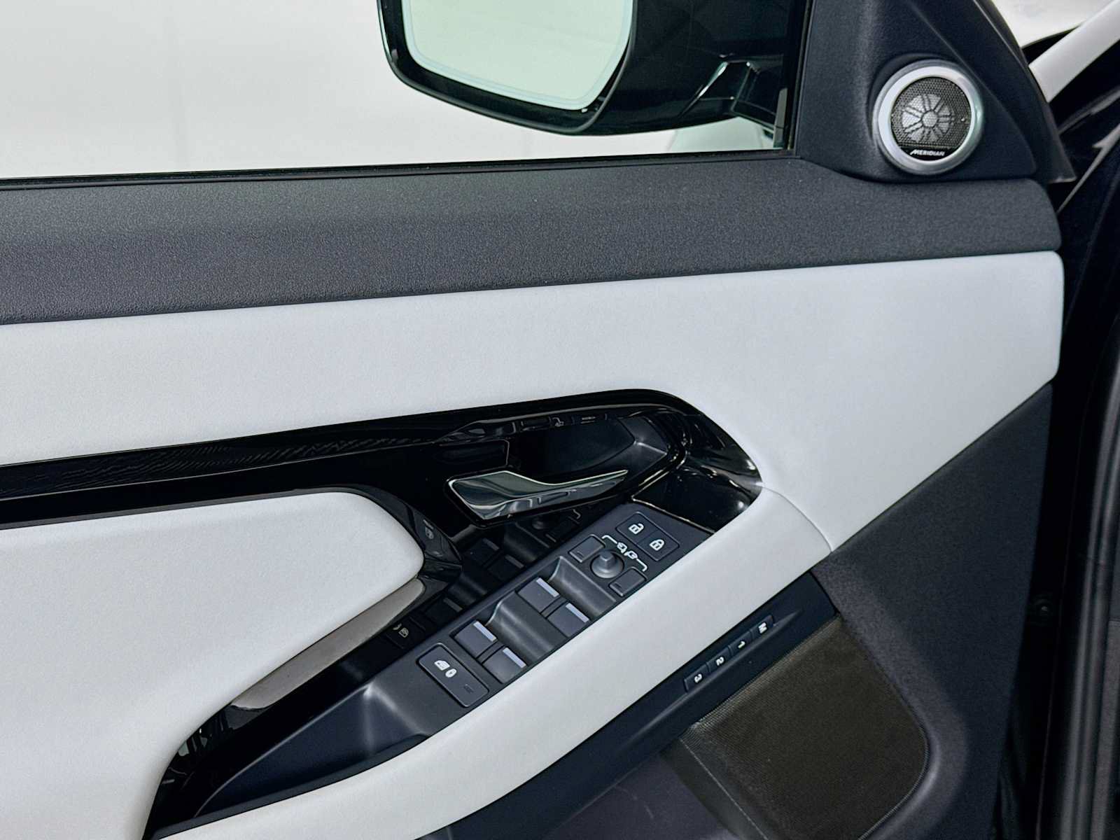 Used 2026 Land Rover Range Rover Evoque S AWD/4WD image 18