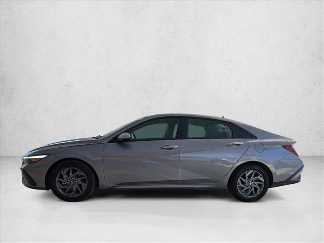 Used 2024 Hyundai Elantra SEL FWD image 8