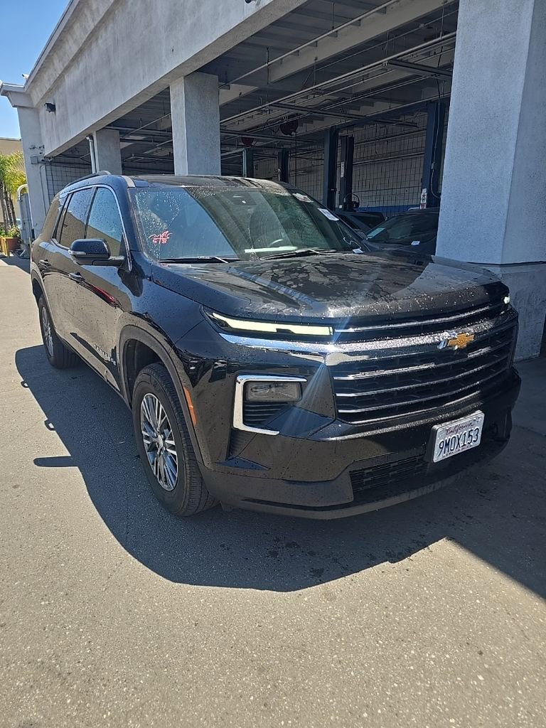 Used 2024 Chevrolet Traverse LT FWD image 2