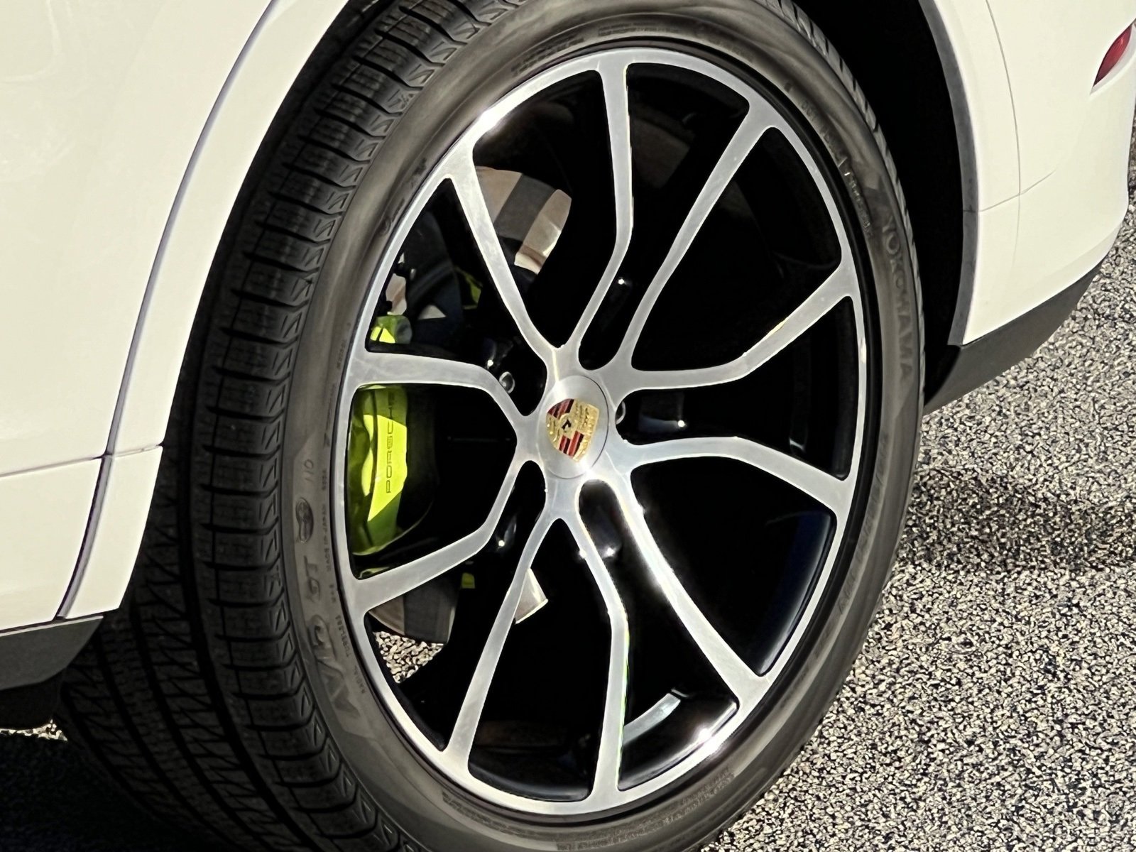 Certified 2022 Porsche Cayenne Platinum Edition image 12