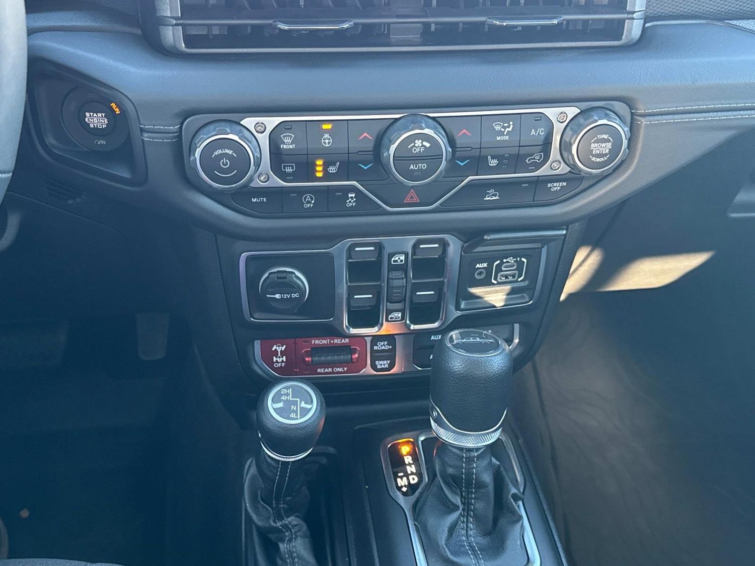 Used 2025 Jeep Gladiator Rubicon w/ Convenience Group image 34