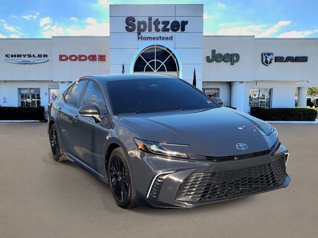 Used 2025 Toyota Camry SE w/ Convenience Package FWD image 3