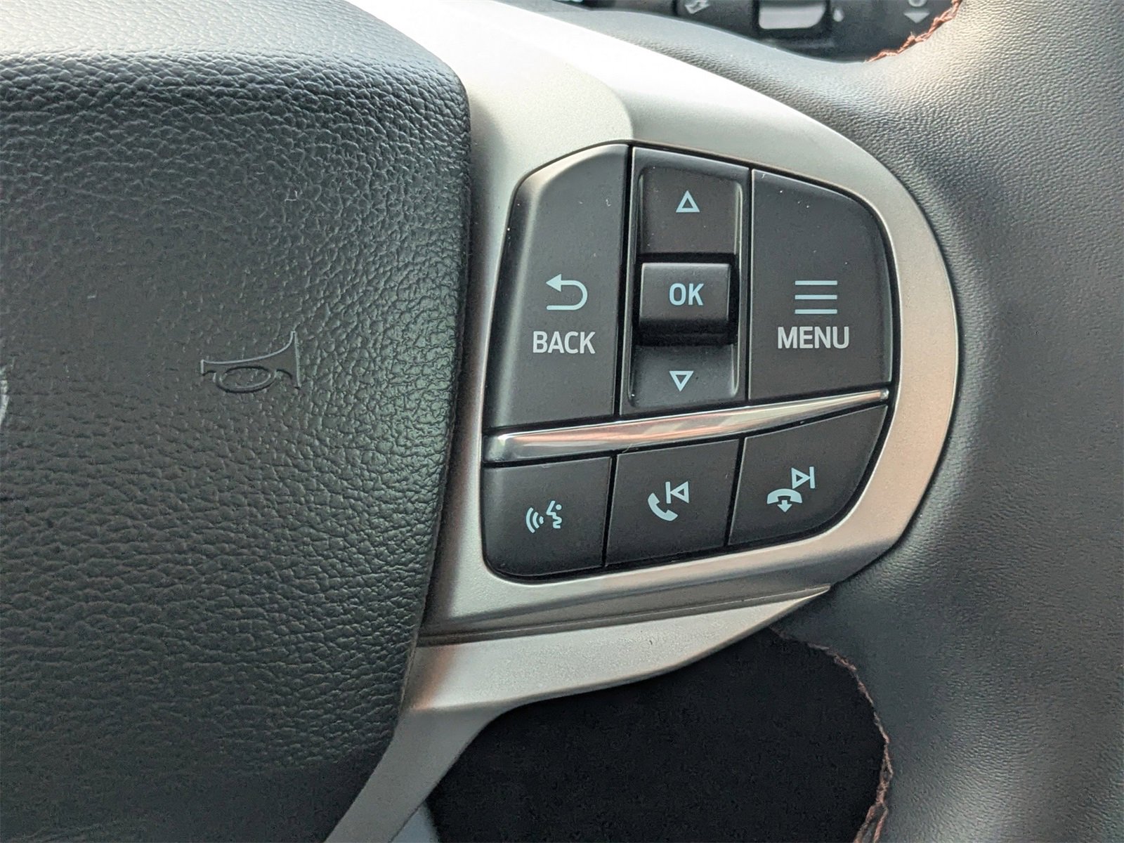 New 2025 Ford Explorer Active image 30