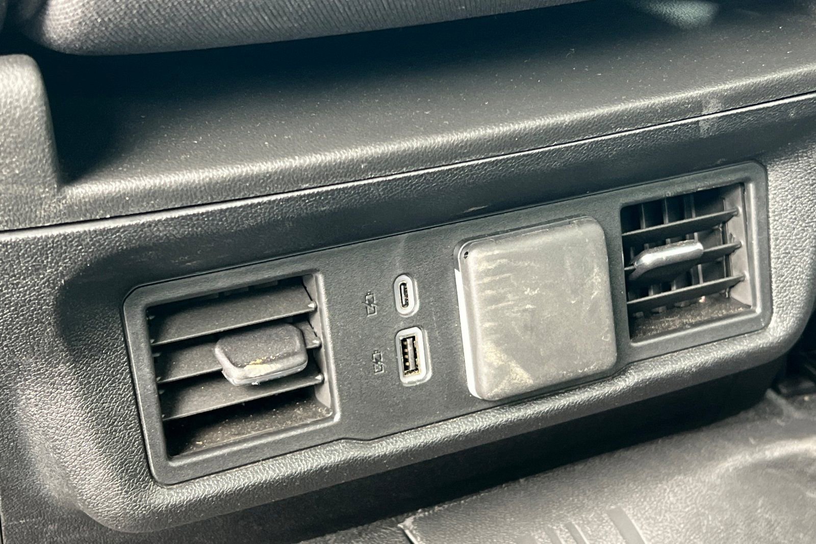 Used 2025 GMC Sierra 1500 SLE image 16