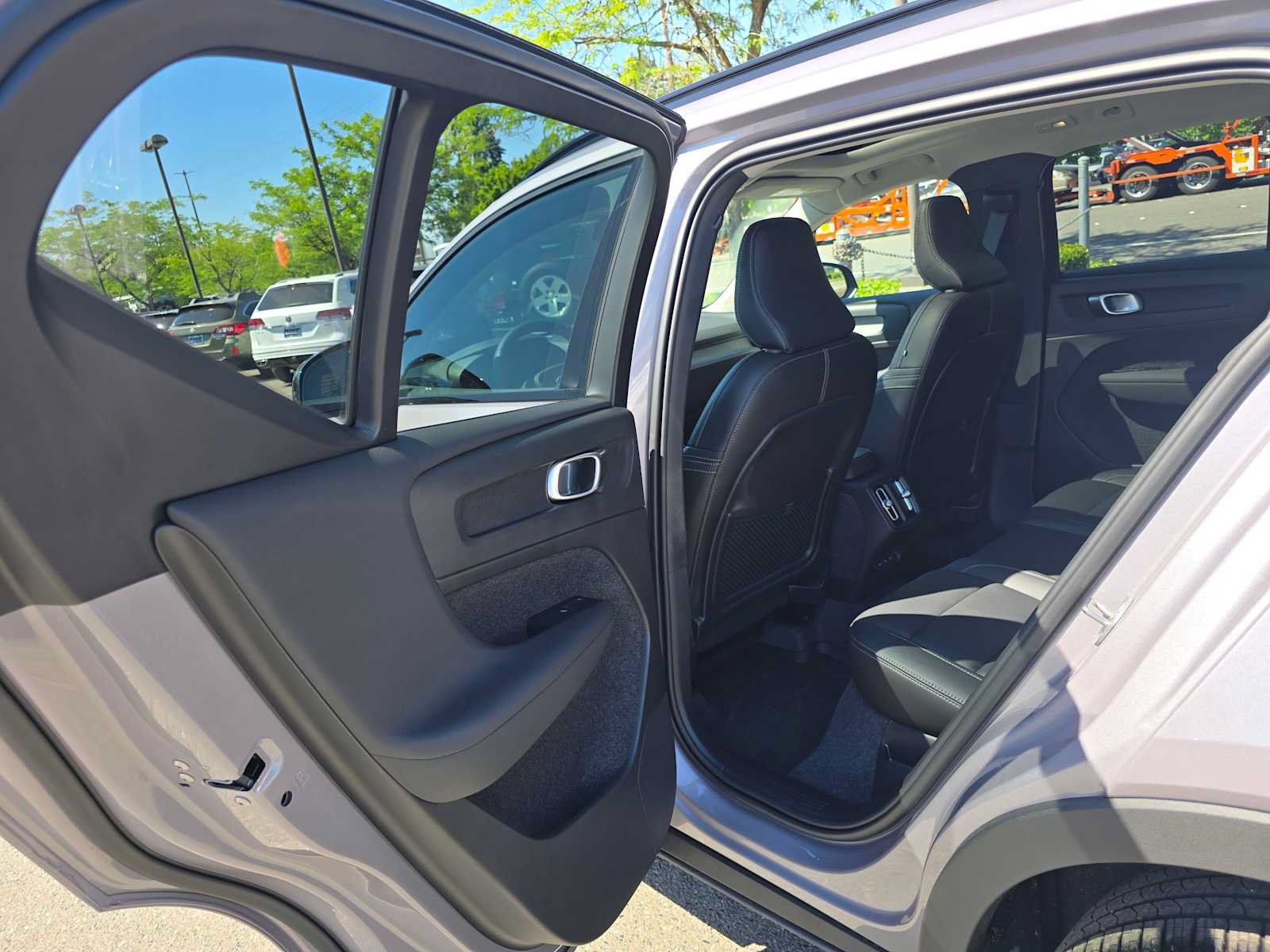 Used 2026 Volvo XC40 B5 Plus w/ Climate Package AWD/4WD image 16