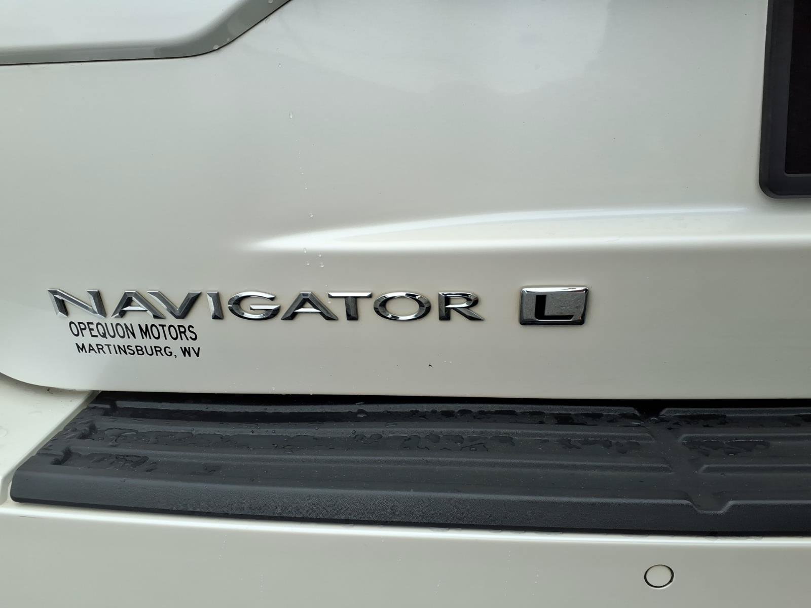 Used 2017 Lincoln Navigator L Select AWD/4WD image 7