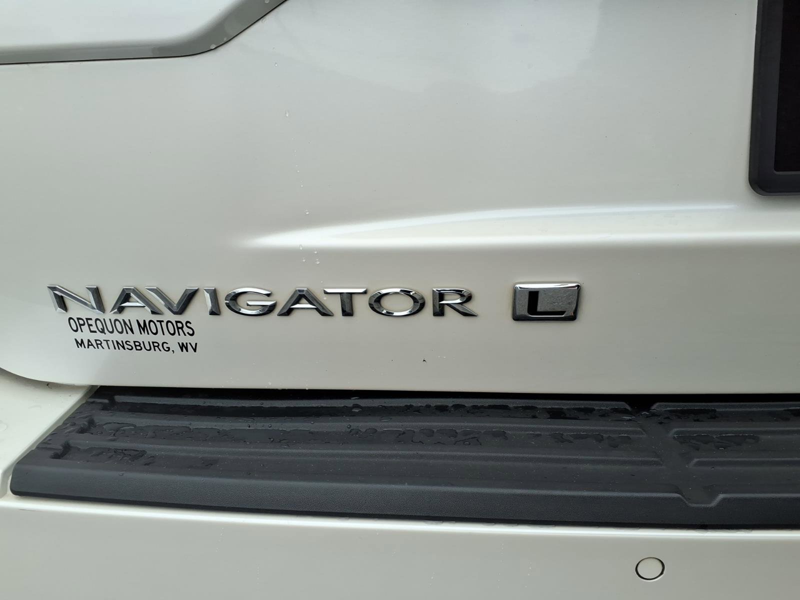 Used 2017 Lincoln Navigator L Select AWD/4WD image 7