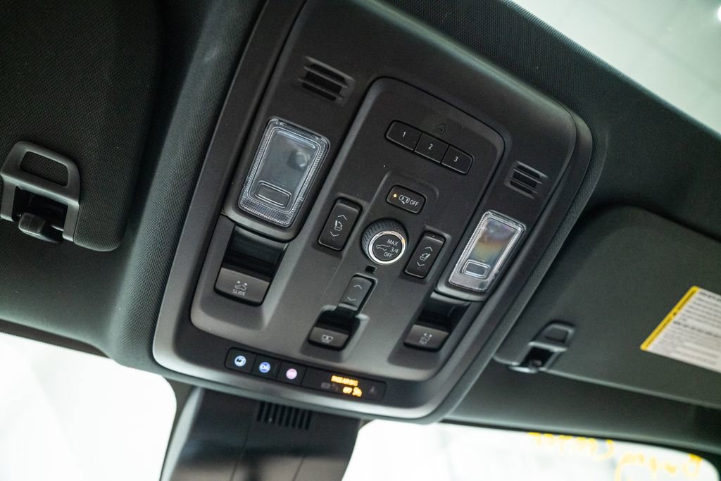 Used 2024 Chevrolet Tahoe High Country w/ Advanced Technology Package image 34