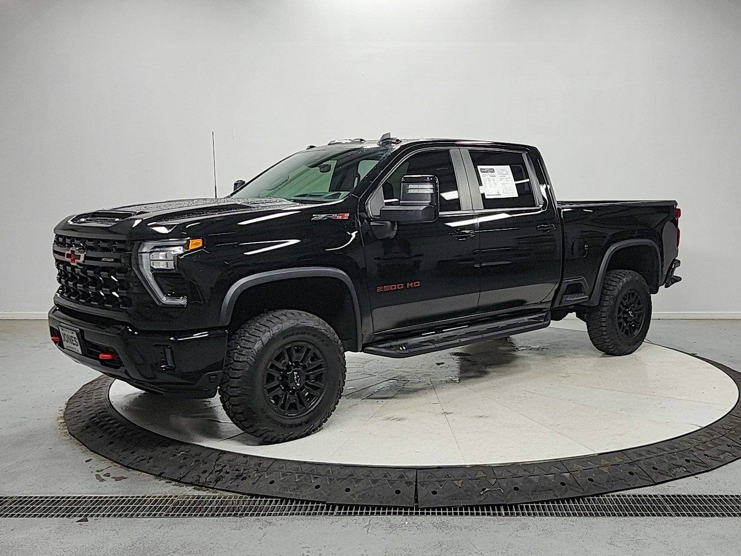 Used 2024 Chevrolet Silverado 2500 ZR2 w/ Technology Package AWD/4WD image 3