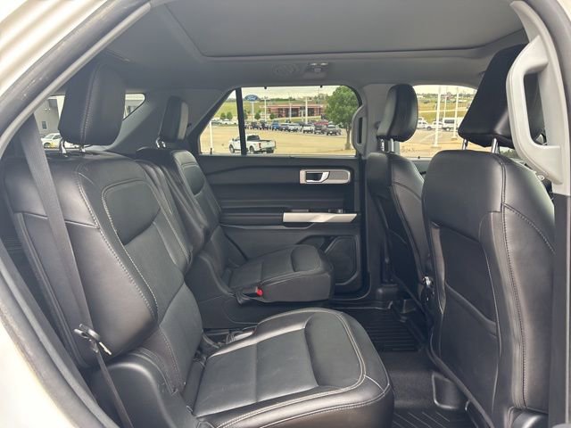 Used 2021 Ford Explorer Limited w/ Equipment Group 301A RWD image 16