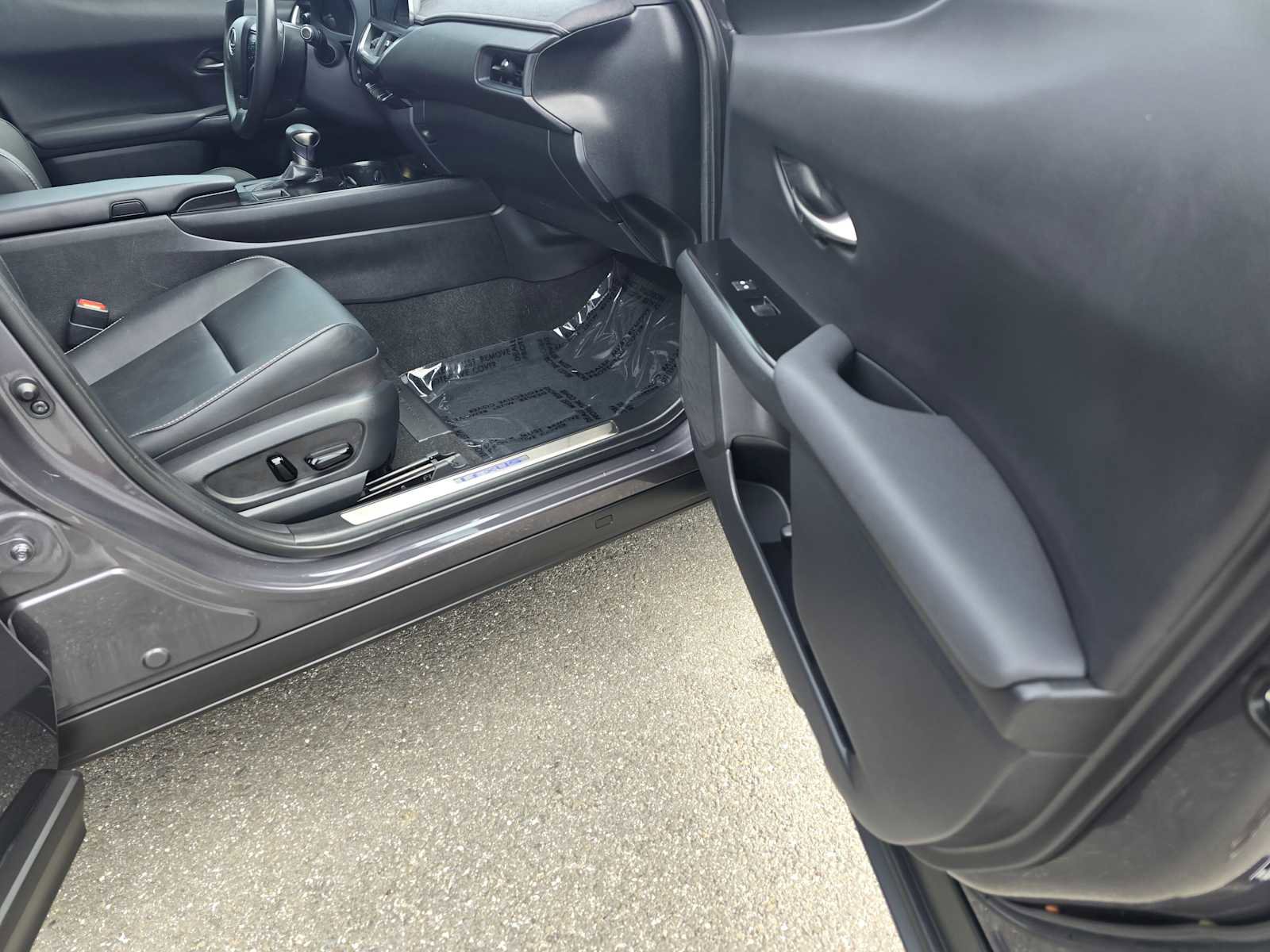 Certified 2024 Lexus UX 250h FWD image 10